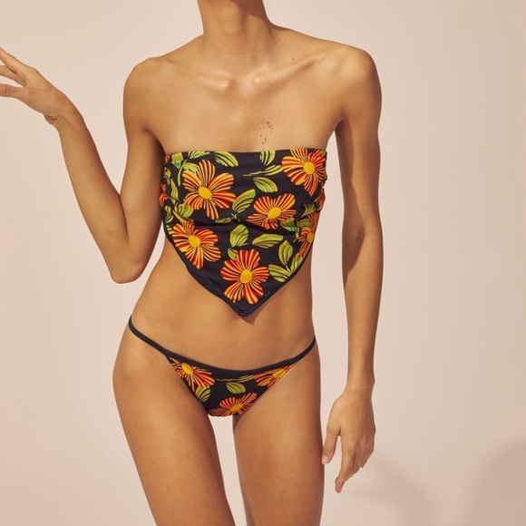 ⚡️⚡️ Solid and striped bottoms NWT - Picture 2 of 11